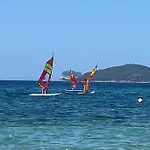 Sun & Sea - Spacious 2 Bedroom 150m Beach, Terrace, Ac, Wifi, Sleeps 6 אלגהרו