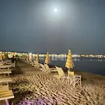 Sun & Sea - Spacious 2 Bedroom 150m Beach, Terrace, Ac, Wifi, Sleeps 6 Appartamento *