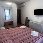 Sun & Sea - Spacious 2 Bedroom 150m Beach, Terrace, Ac, Wifi, Sleeps 6 *