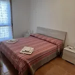 דירה Sun & Sea - Spacious 2 Bedroom 150m Beach, Terrace, Ac, Wifi, Sleeps 6 *