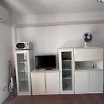Sun & Sea - Spacious 2 Bedroom 150m Beach, Terrace, Ac, Wifi, Sleeps 6 *