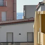 Sun & Sea - Spacious 2 Bedroom 150m Beach, Terrace, Ac, Wifi, Sleeps 6 Appartamento *