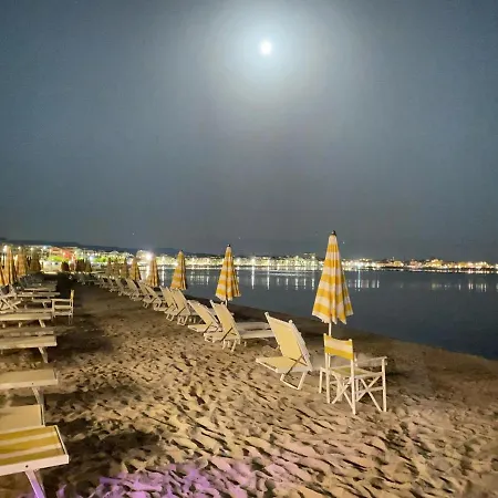 Sun & Sea - Spacious 2 Bedroom 150m Beach, Terrace, Ac, Wifi, Sleeps 6 Appartement *