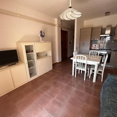 Sun & Sea - Spacious 2 Bedroom 150m Beach, Terrace, Ac, Wifi, Sleeps 6 * Alghero