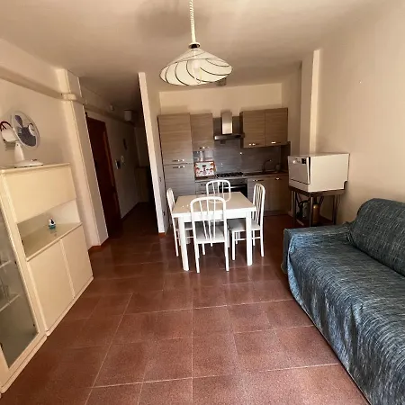 Appartement Sun & Sea - Spacious 2 Bedroom 150m Beach, Terrace, Ac, Wifi, Sleeps 6