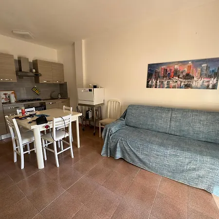 דירה Sun & Sea - Spacious 2 Bedroom 150m Beach, Terrace, Ac, Wifi, Sleeps 6 *