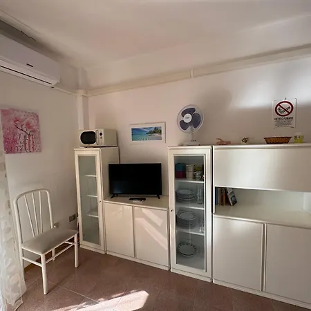 Sun & Sea - Spacious 2 Bedroom 150m Beach, Terrace, Ac, Wifi, Sleeps 6 Alghero