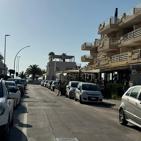 Sun & Sea - Spacious 2 Bedroom 150m Beach, Terrace, Ac, Wifi, Sleeps 6 Appartement
