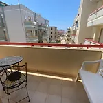 Διαμέρισμα Sun & Sea - Spacious 2 Bedroom 150m Beach, Terrace, Ac, Wifi, Sleeps 6 *
