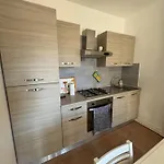 Διαμέρισμα Sun & Sea - Spacious 2 Bedroom 150m Beach, Terrace, Ac, Wifi, Sleeps 6