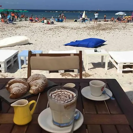 Sun & Sea - A 50 Metri Apartment