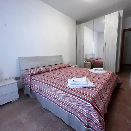 Sun & Sea - Spacious 2 Bedroom 150m Beach, Terrace, Ac, Wifi, Sleeps 6 Apartmán Alghero