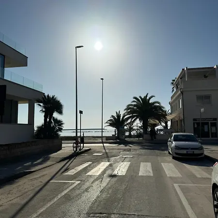 Sun & Sea - Spacious 2 Bedroom 150m Beach, Terrace, Ac, Wifi, Sleeps 6 Apartmán