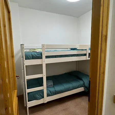 Apartmán Sun & Sea - Spacious 2 Bedroom 150m Beach, Terrace, Ac, Wifi, Sleeps 6 *